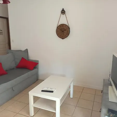 Location 4-6 Personnes Vila Grayan-et-l'Hopital Exterior foto