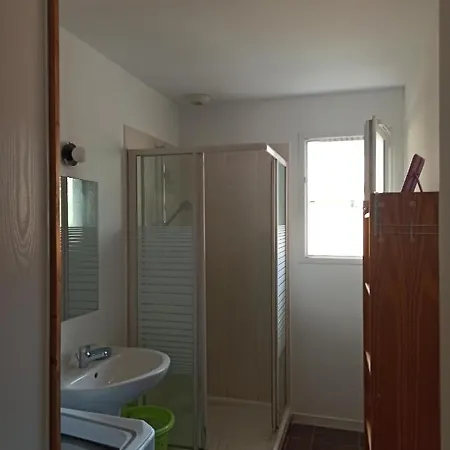 Location 4-6 Personnes Vila Grayan-et-l'Hopital Exterior foto