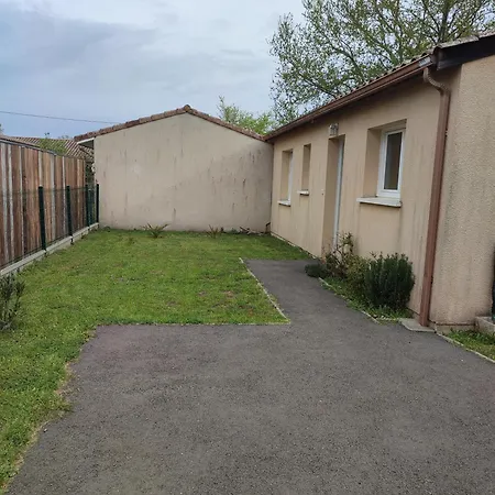 Location 4-6 Personnes Villa Grayan-et-l'Hopital Exterior photo